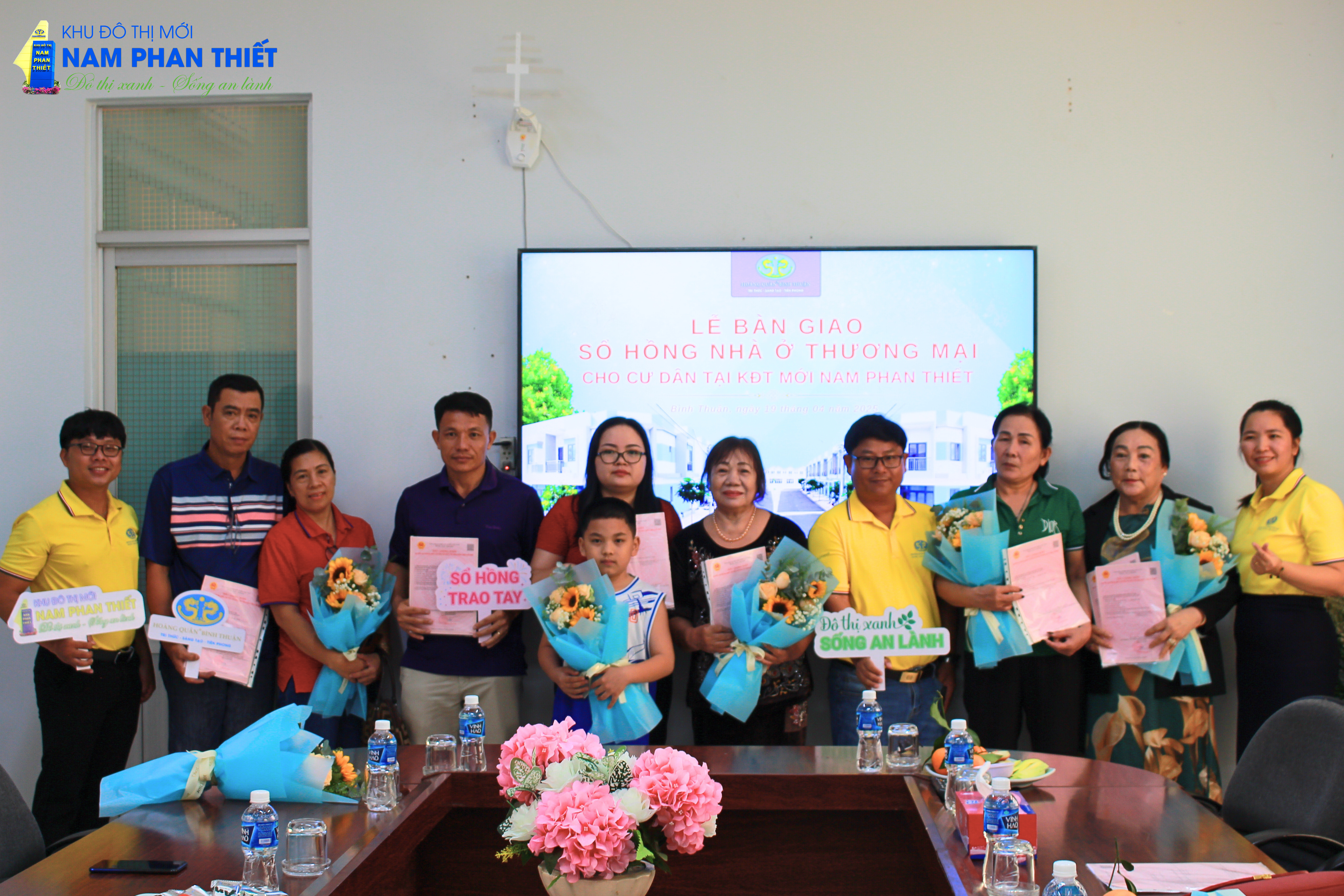 Lễ trao sổ hồng nhà ở thương mại đợt 2 – Dự án Nhà ở xã hội KCN Hàm Kiệm 1